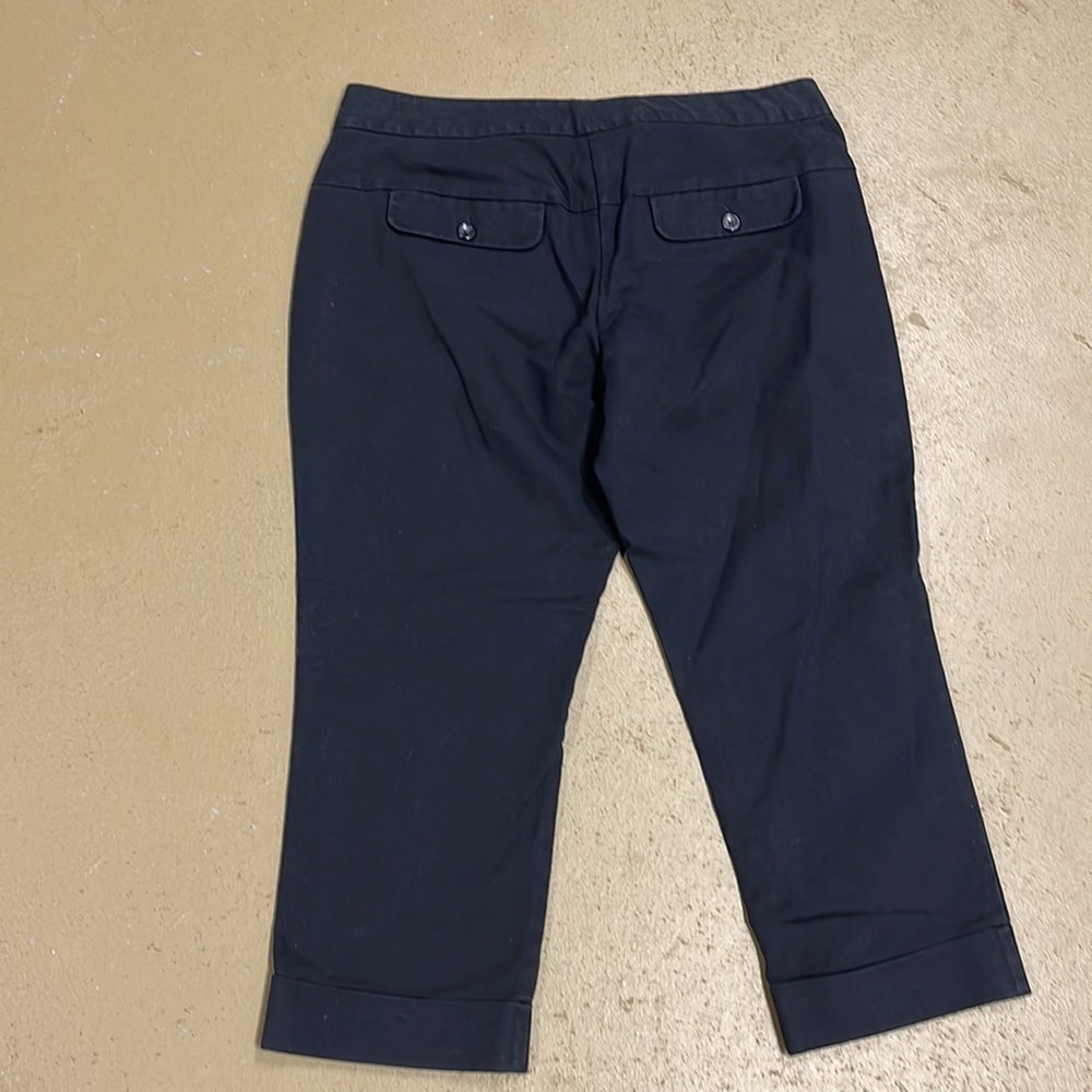 Old Navy Black Low Rise Cuffed Capri Pants Size 12 Regular - Picture 2 of 8